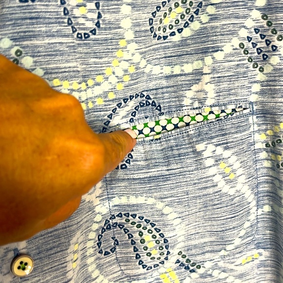 Silk Tommy Bahama Men’s XL Beautiful, Like New Shirt with pocket detail - Picture 3 of 5